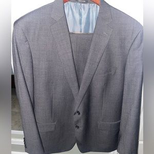 Liz Claiborne men’s suit. Dark gray, jacket is 48R and pants are 36W x 32L.